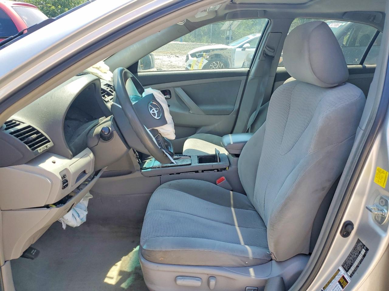 2011 TOYOTA CAMRY LE photo 7