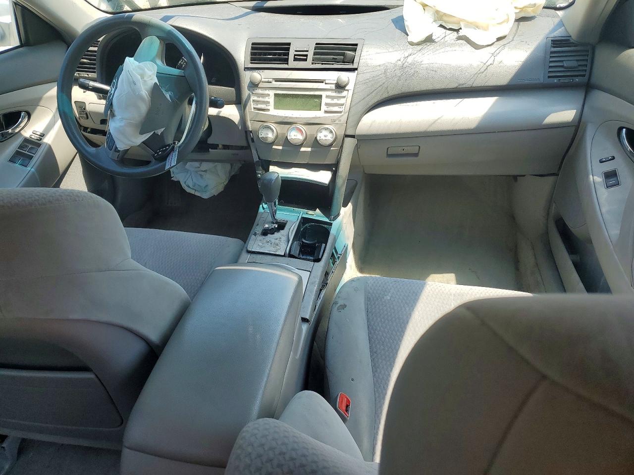 2011 TOYOTA CAMRY LE photo 8