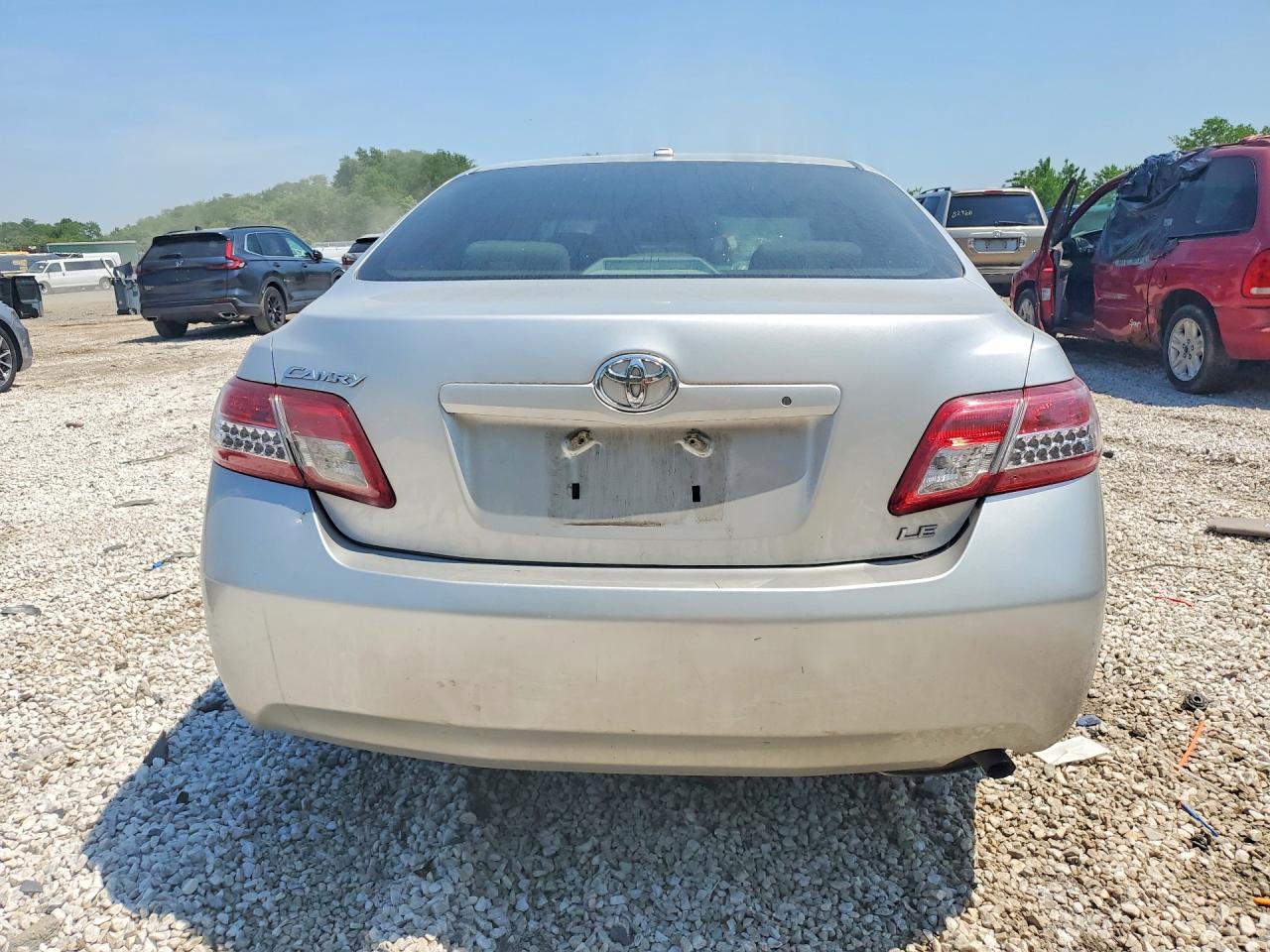2011 TOYOTA CAMRY LE photo 6