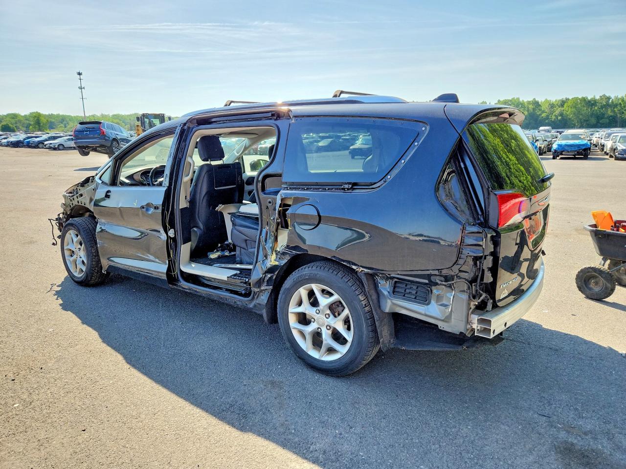 2019 CHRYSLER PACIFICA TOURING L PLUS photo 4