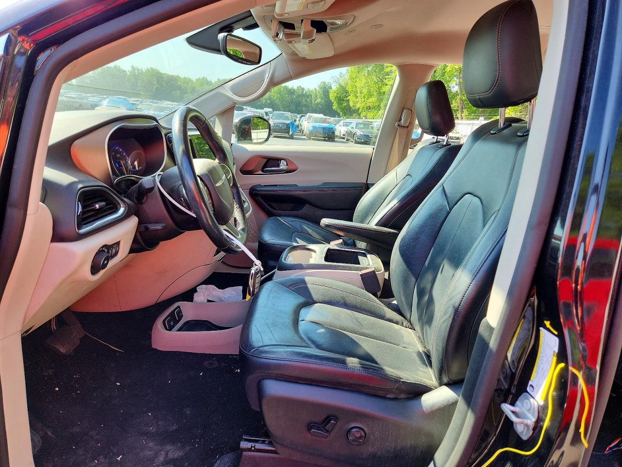 2019 CHRYSLER PACIFICA TOURING L PLUS photo 19