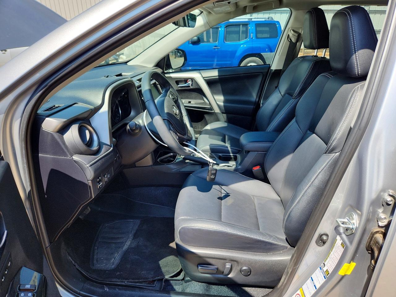 2017 TOYOTA RAV4 LIMITED photo 13