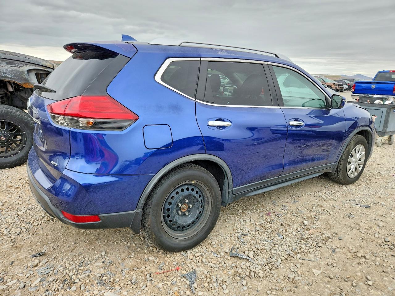 2017 NISSAN ROGUE S photo 5