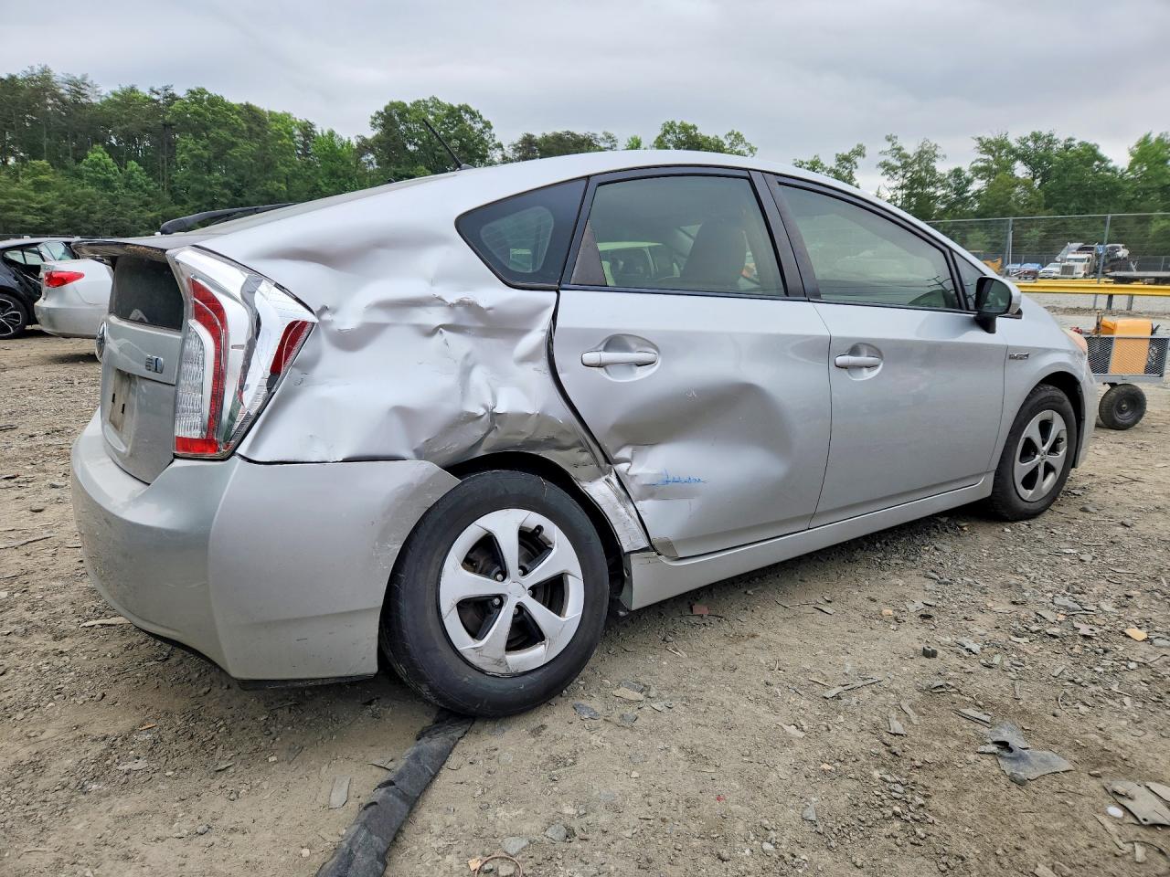 2013 TOYOTA PRIUS TWO photo 5