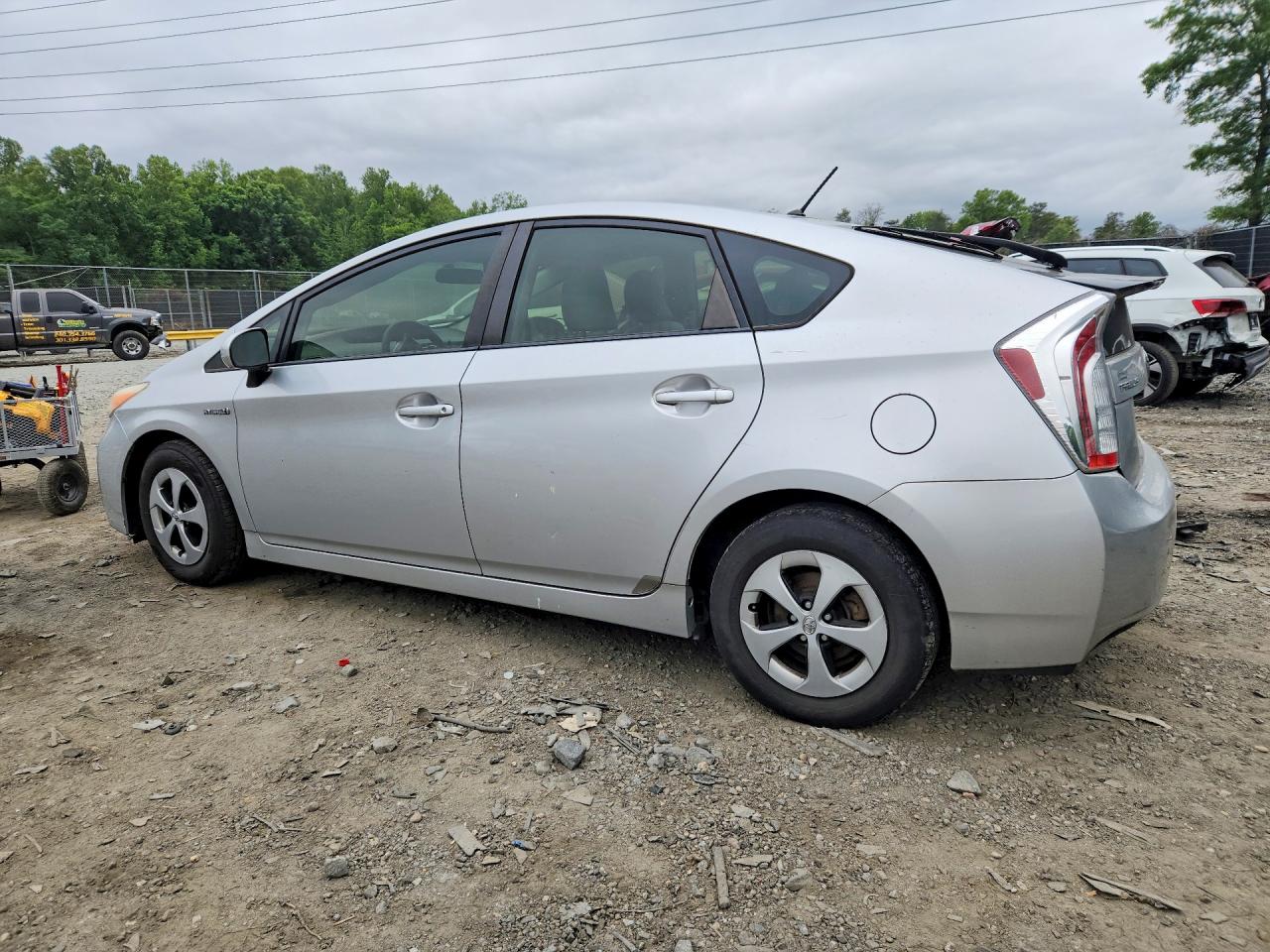 2013 TOYOTA PRIUS TWO photo 3