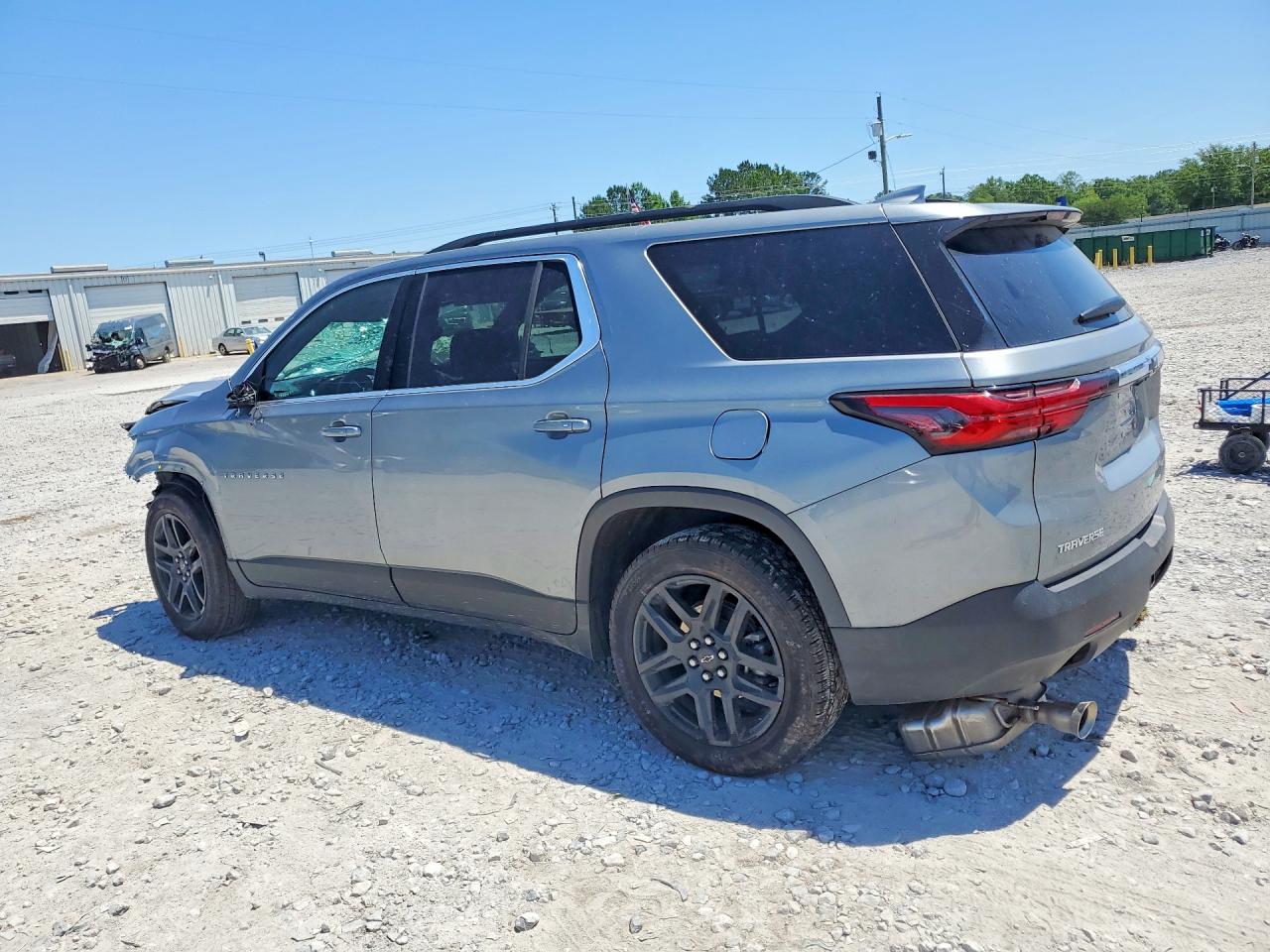 2023 CHEVROLET TRAVERSE LT photo 2