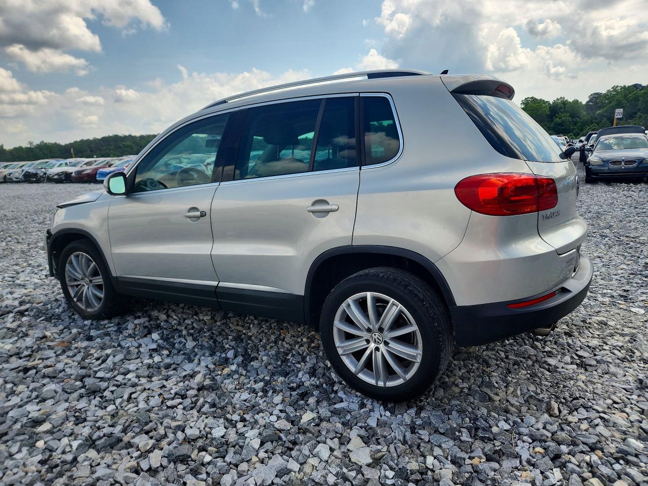 2013 VOLKSWAGEN TIGUAN S photo 3