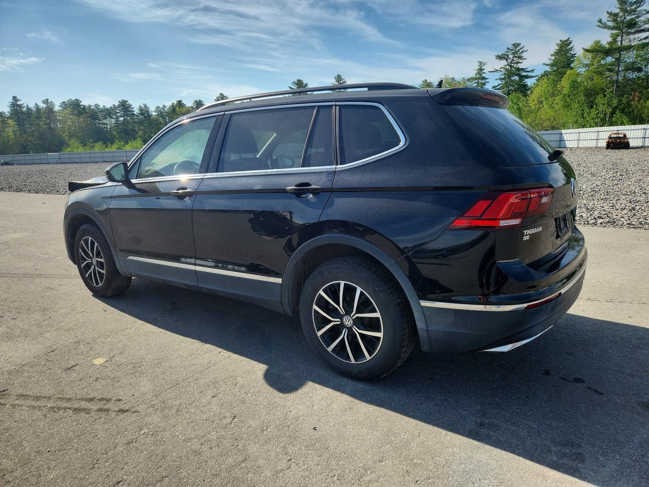 2021 VOLKSWAGEN TIGUAN SE photo 3