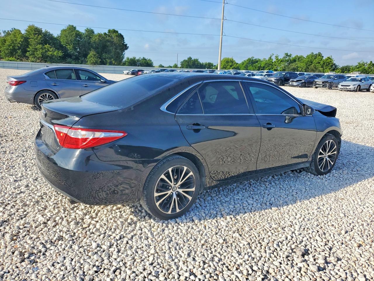2017 TOYOTA CAMRY LE photo 7