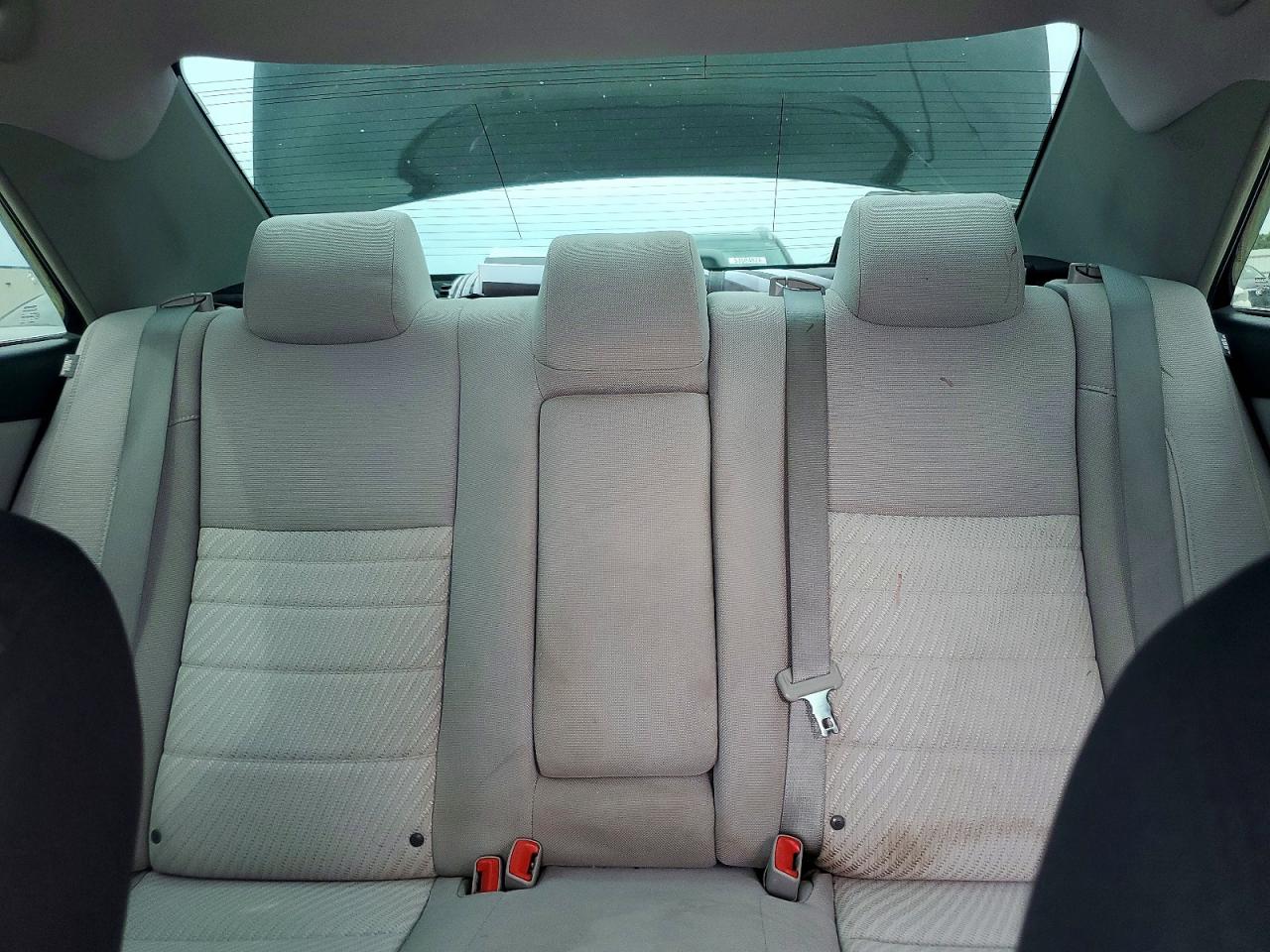 2017 TOYOTA CAMRY LE photo 28