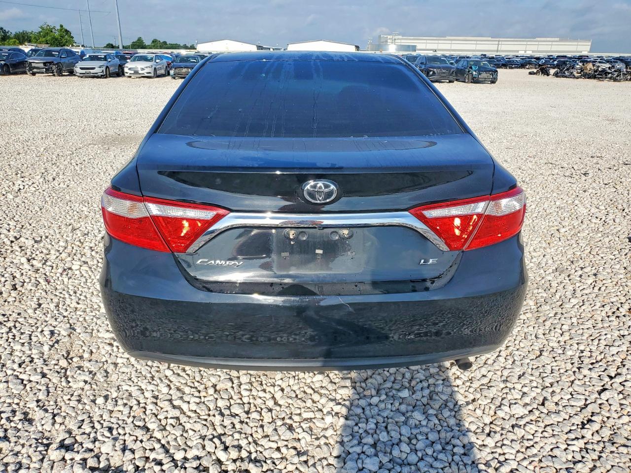 2017 TOYOTA CAMRY LE photo 16