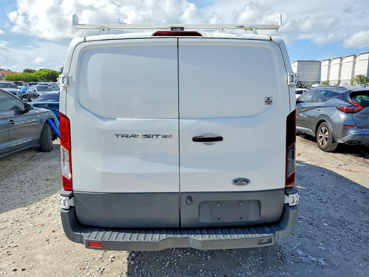 2017 FORD TRANSIT T-150 photo 16