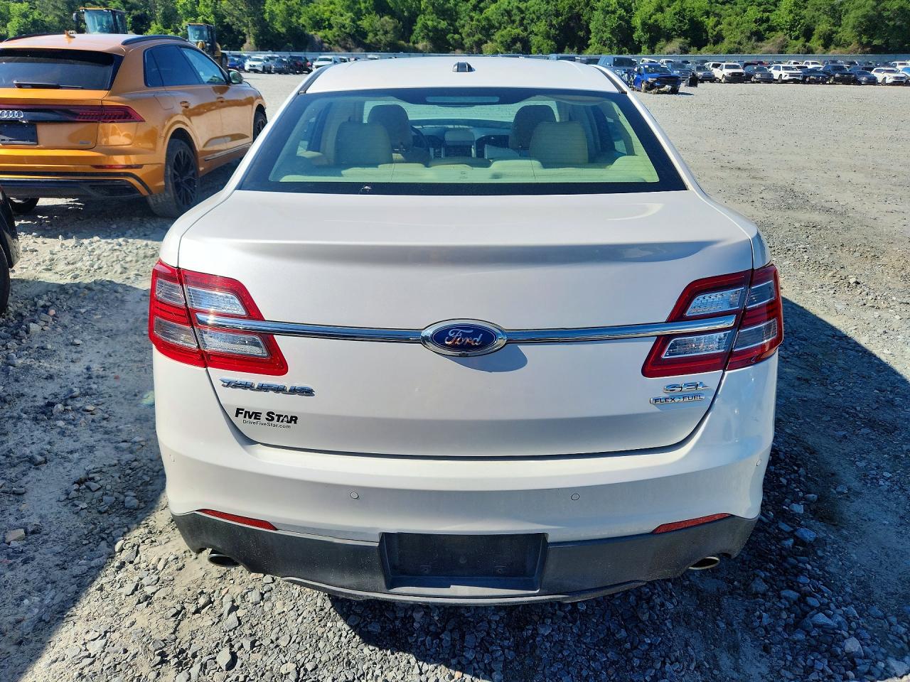 2014 FORD TAURUS SEL photo 6