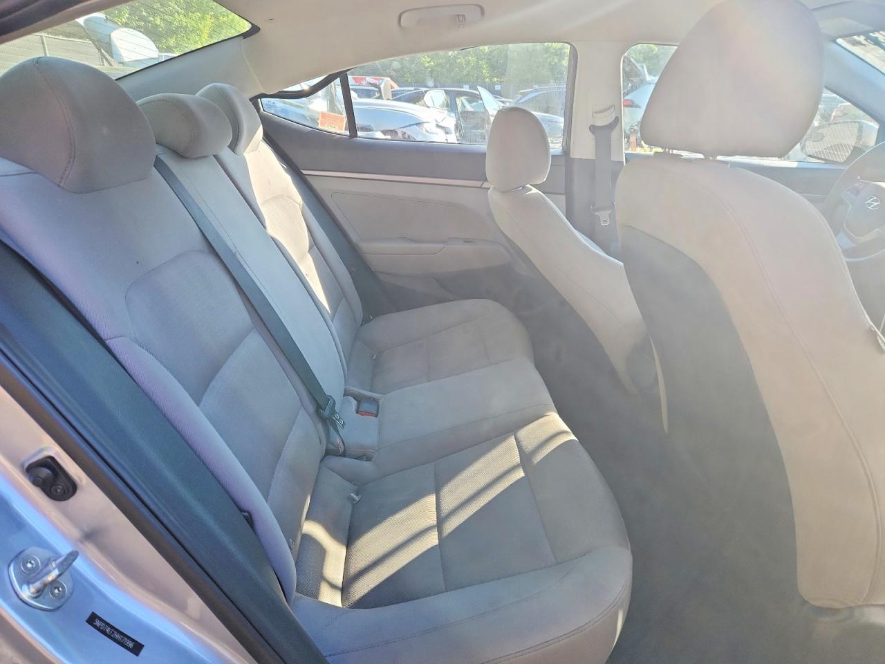 2017 HYUNDAI ELANTRA SE photo 19