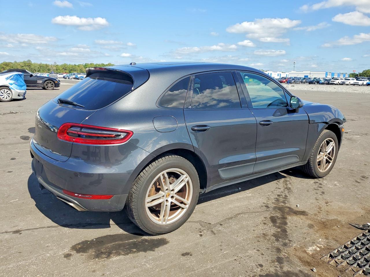 2017 PORSCHE MACAN photo 5