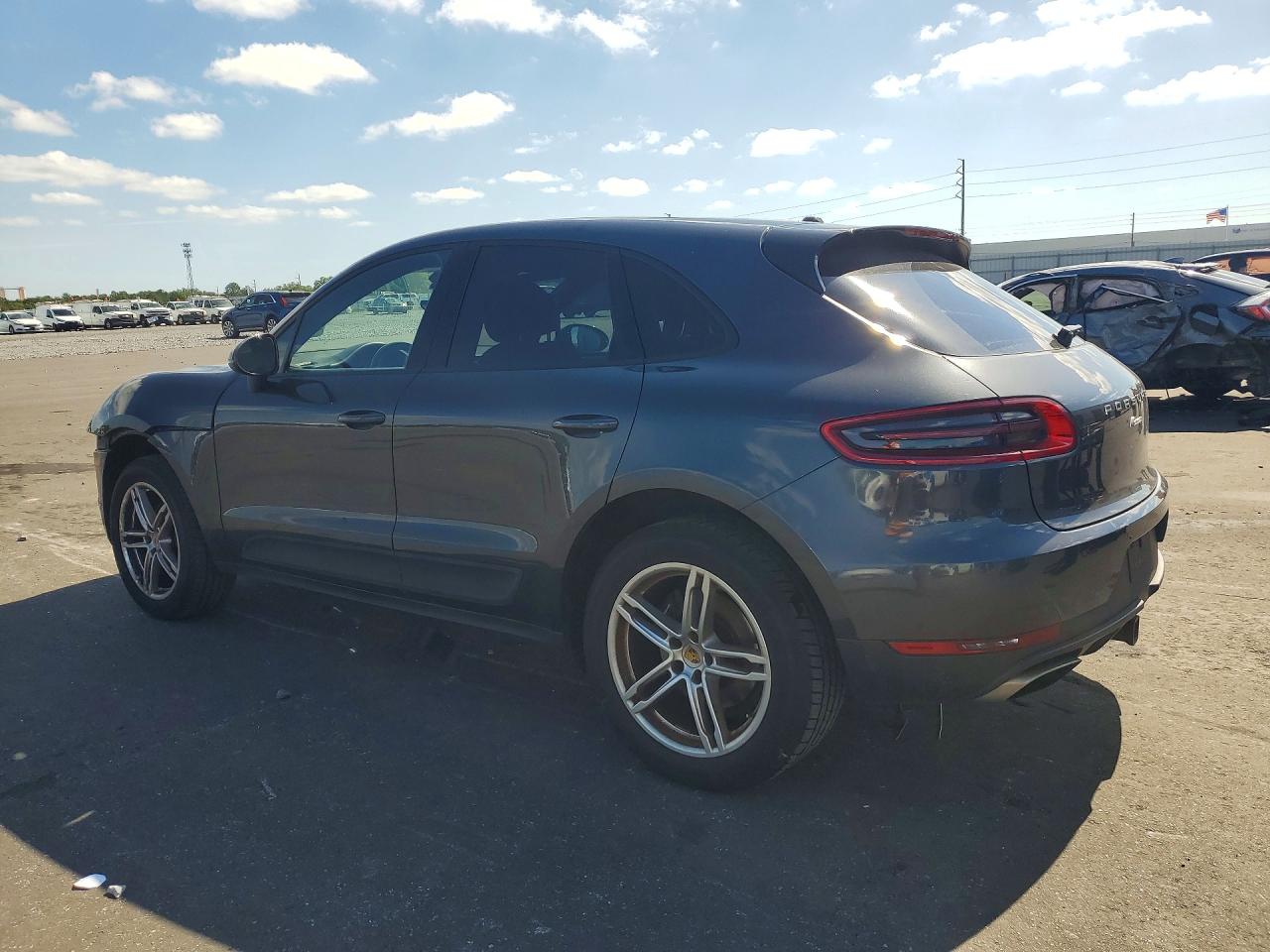 2017 PORSCHE MACAN photo 3