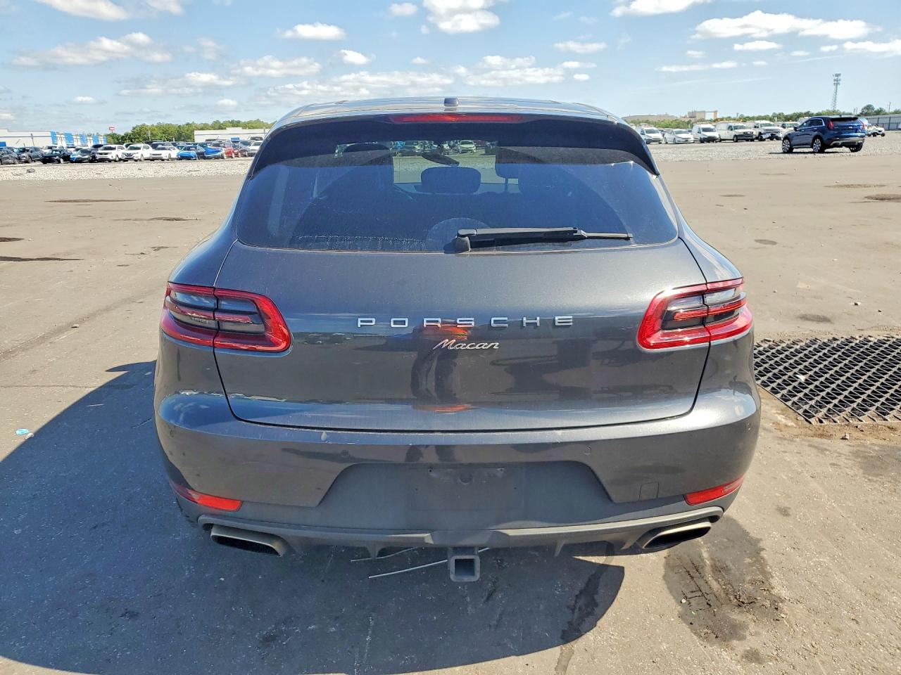 2017 PORSCHE MACAN photo 11