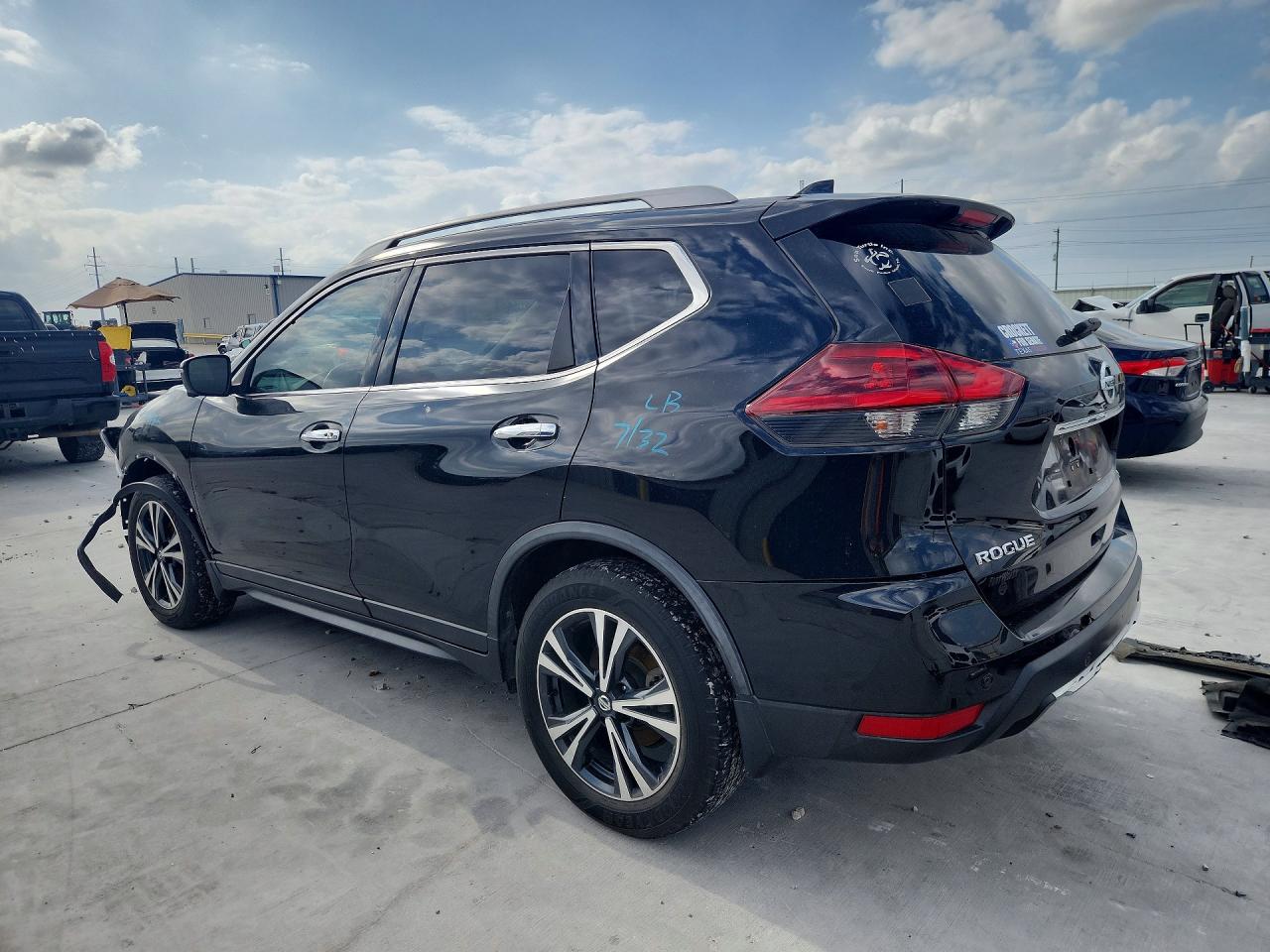 2019 NISSAN ROGUE SV photo 4