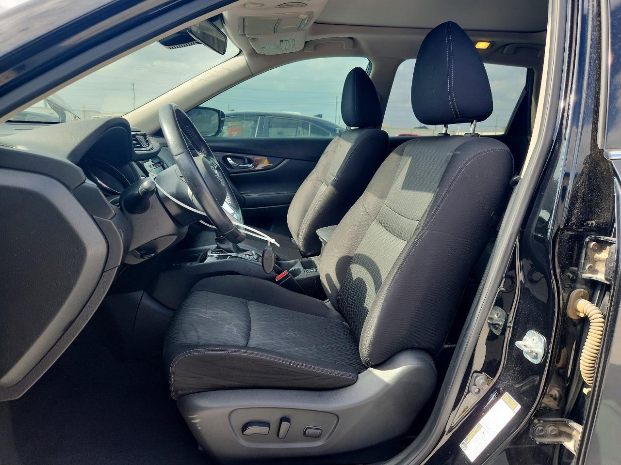 2019 NISSAN ROGUE SV photo 19