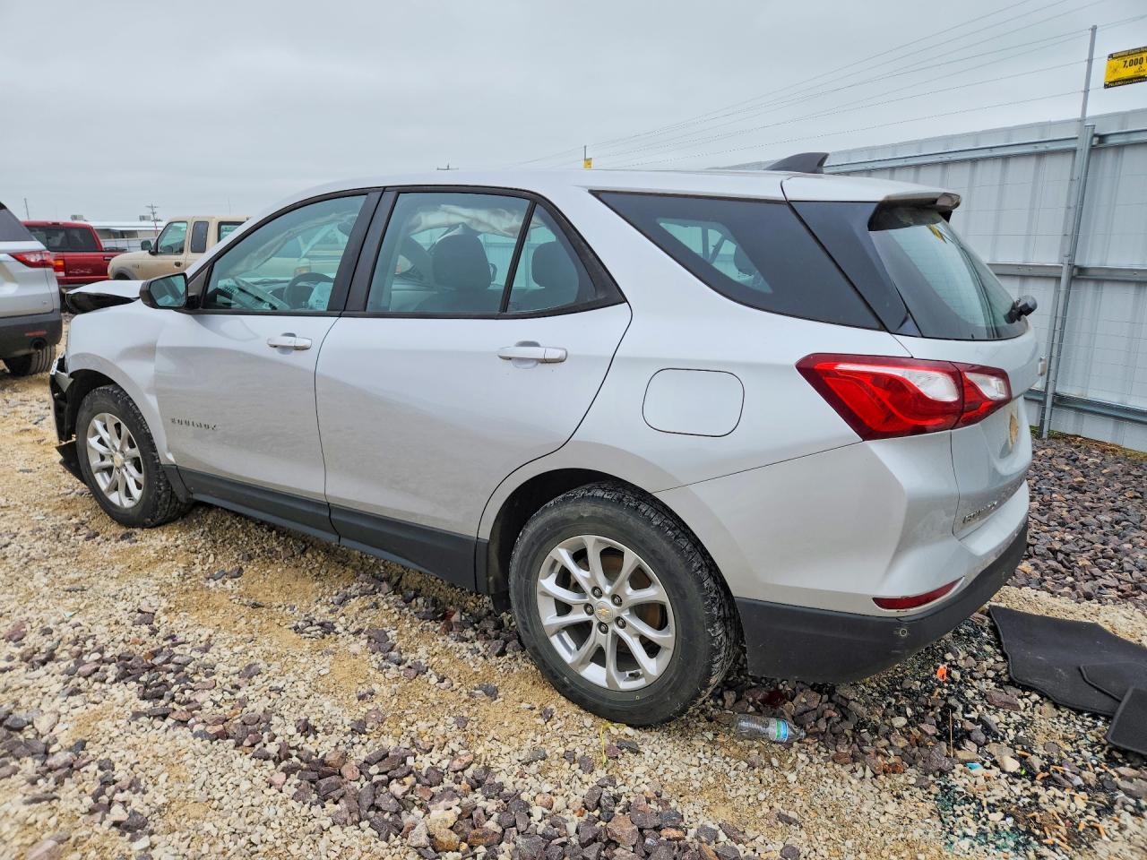 2020 CHEVROLET EQUINOX photo 2