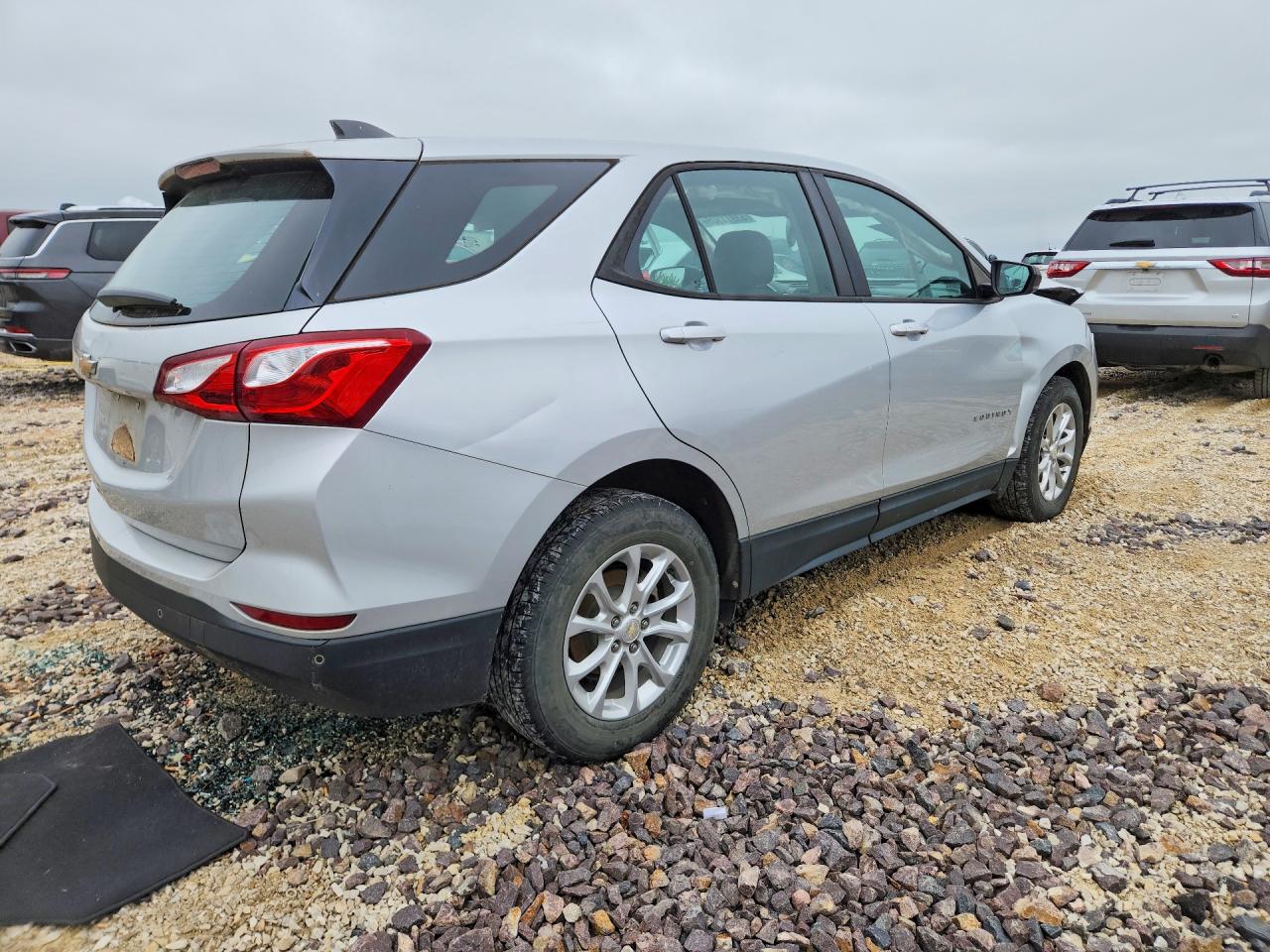 2020 CHEVROLET EQUINOX photo 3
