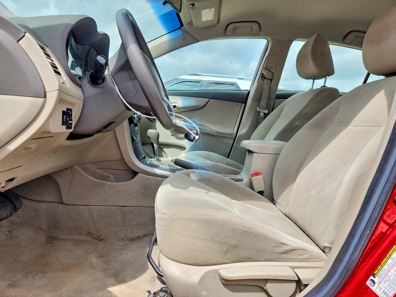 2010 TOYOTA COROLLA LE photo 13