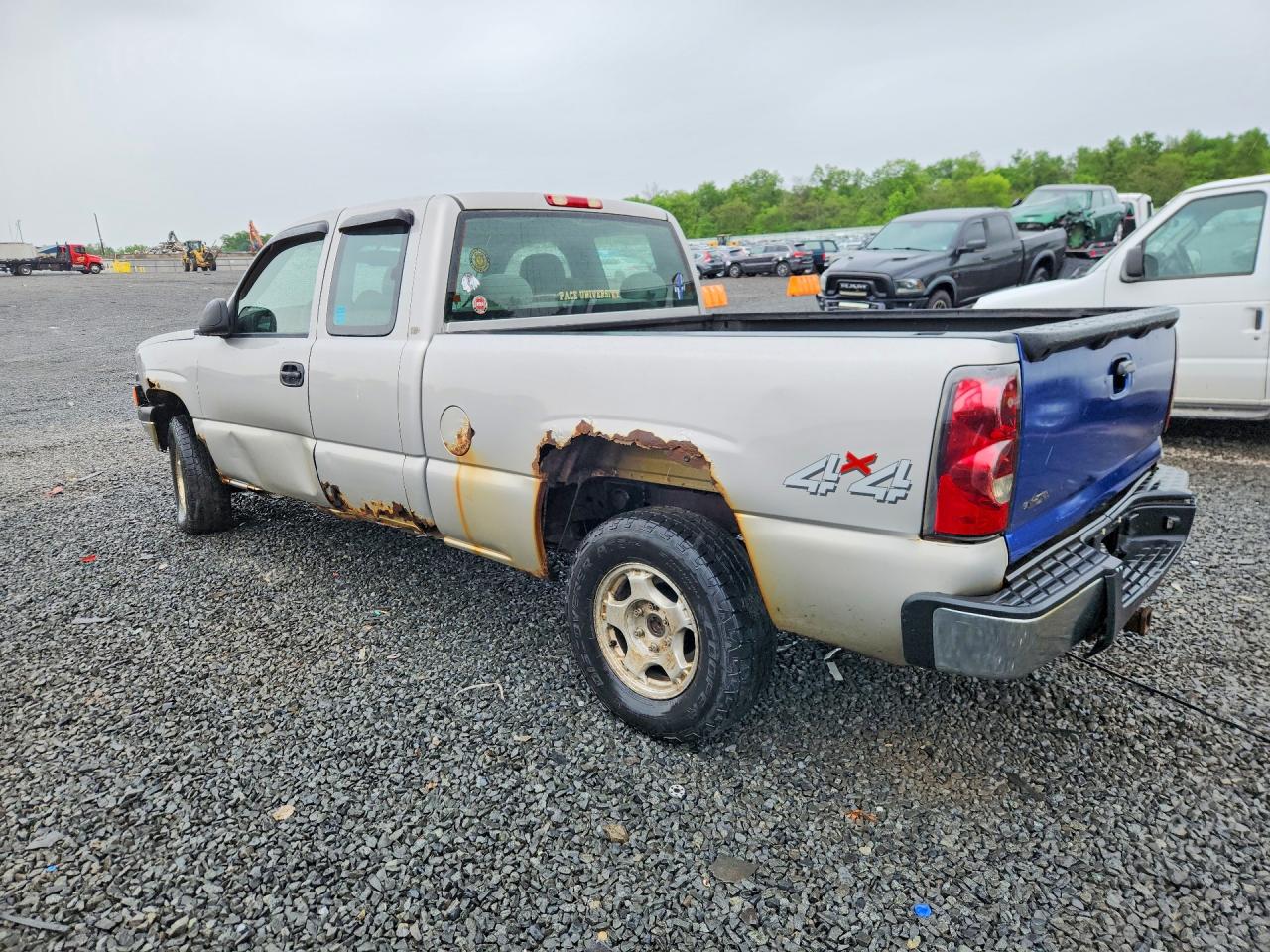 2004 CHEVROLET SILVERADO K1500 photo 4