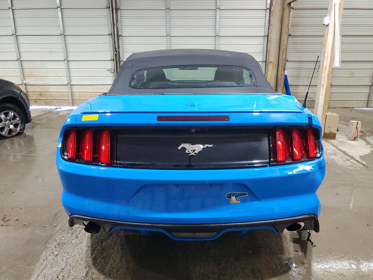 2017 FORD MUSTANG photo 16