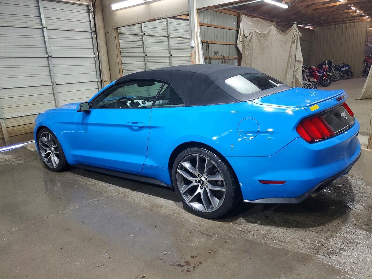 2017 FORD MUSTANG photo 4