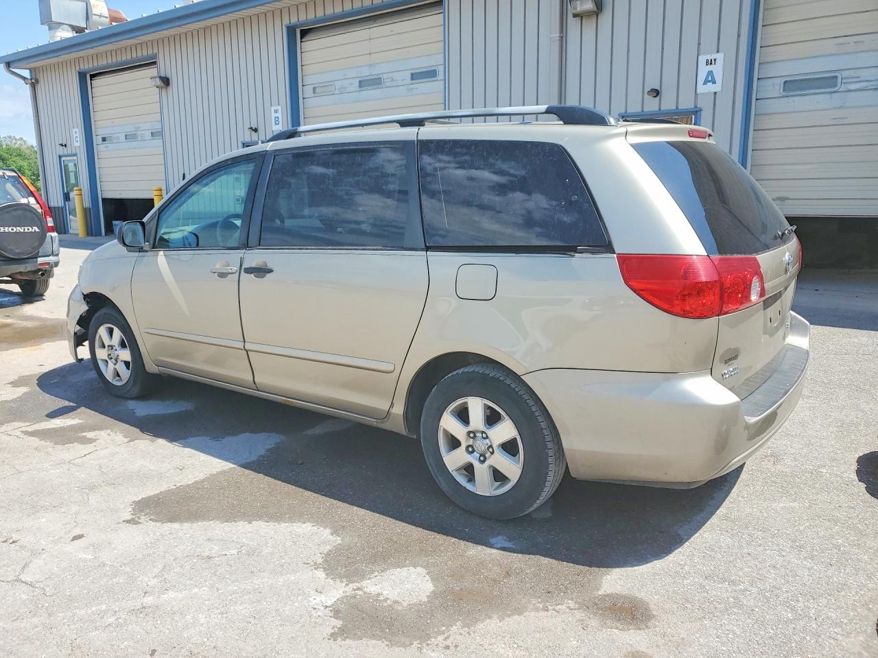 2006 TOYOTA SIENNA LE 7 PASSENGER photo 2