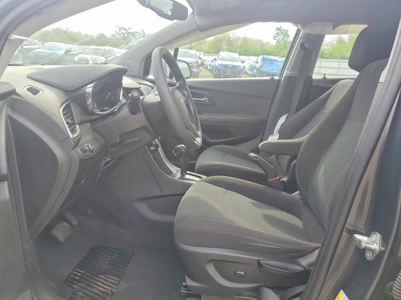 2019 CHEVROLET TRAX LS photo 13