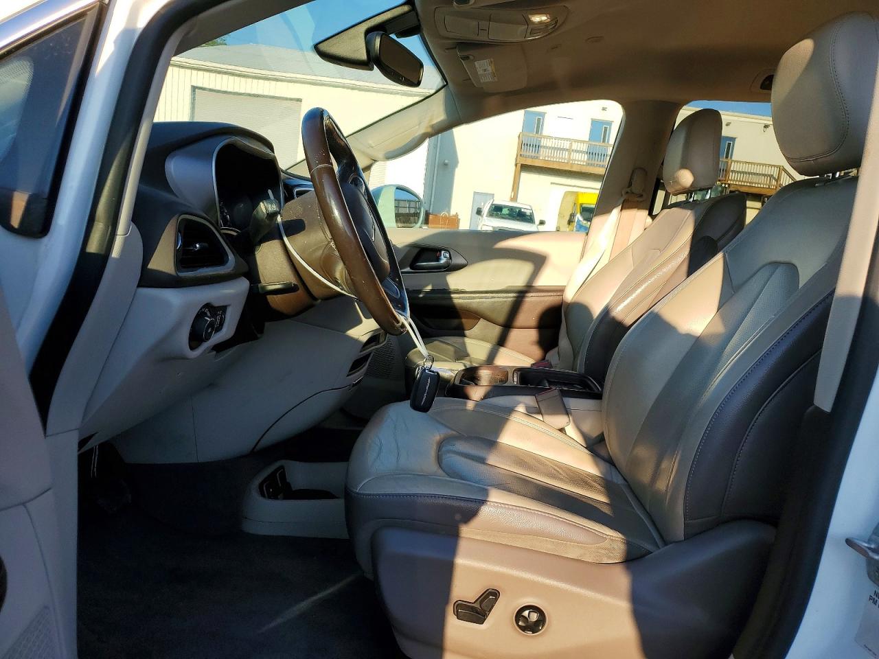 2019 CHRYSLER PACIFICA TOURING L photo 13