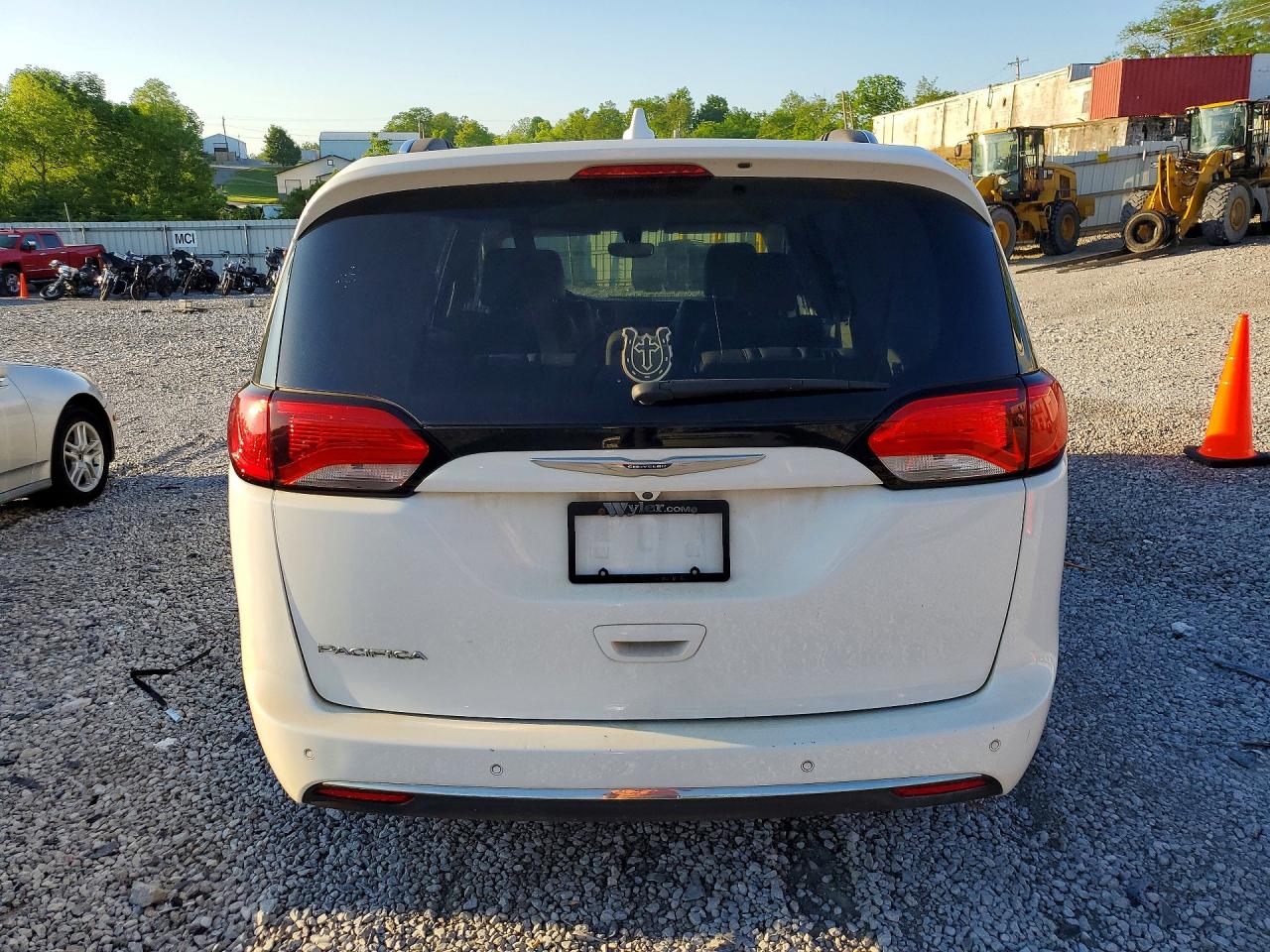 2019 CHRYSLER PACIFICA TOURING L photo 11