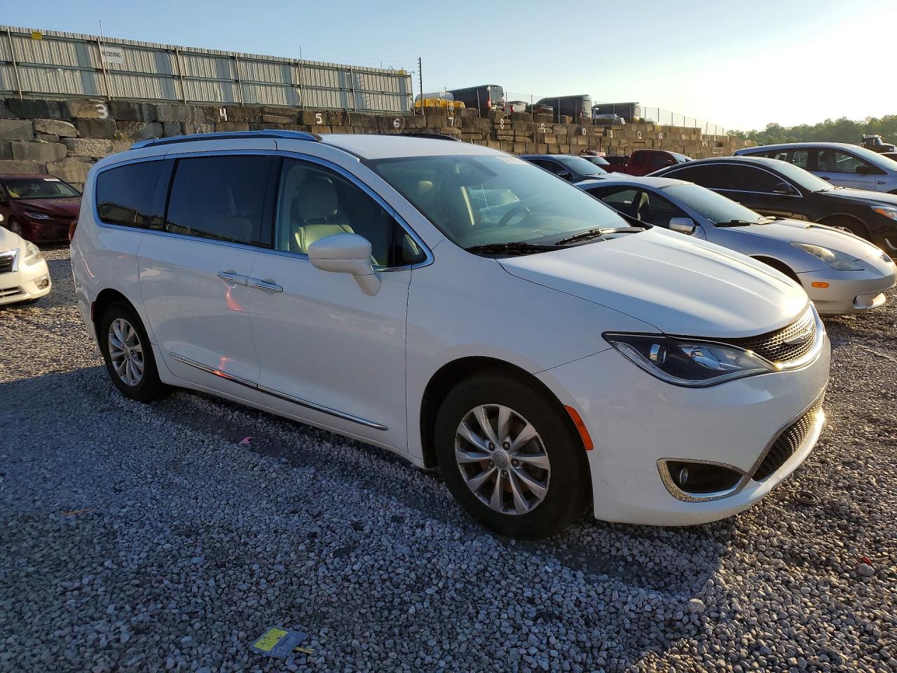 2019 CHRYSLER PACIFICA TOURING L photo 7