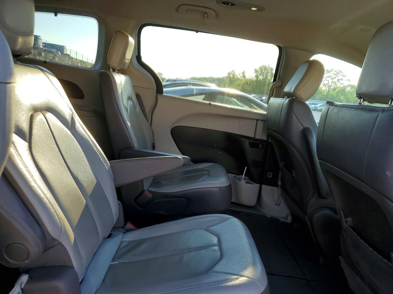 2019 CHRYSLER PACIFICA TOURING L photo 21