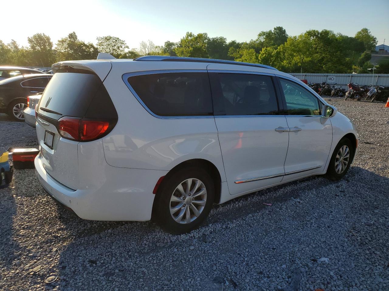 2019 CHRYSLER PACIFICA TOURING L photo 5