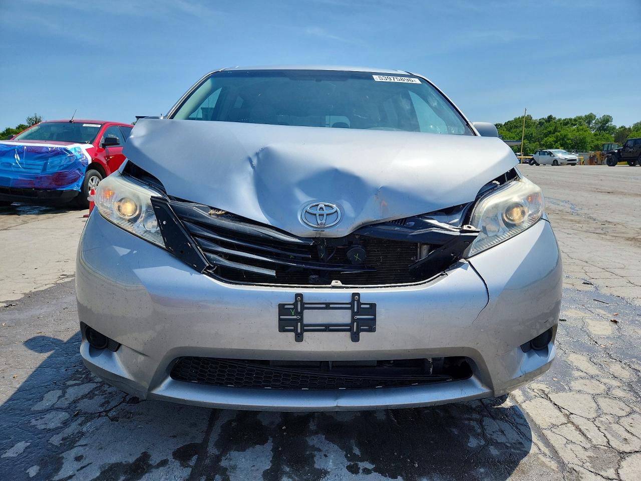 2014 TOYOTA SIENNA LE photo 9