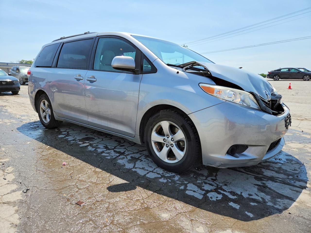 2014 TOYOTA SIENNA LE photo 7