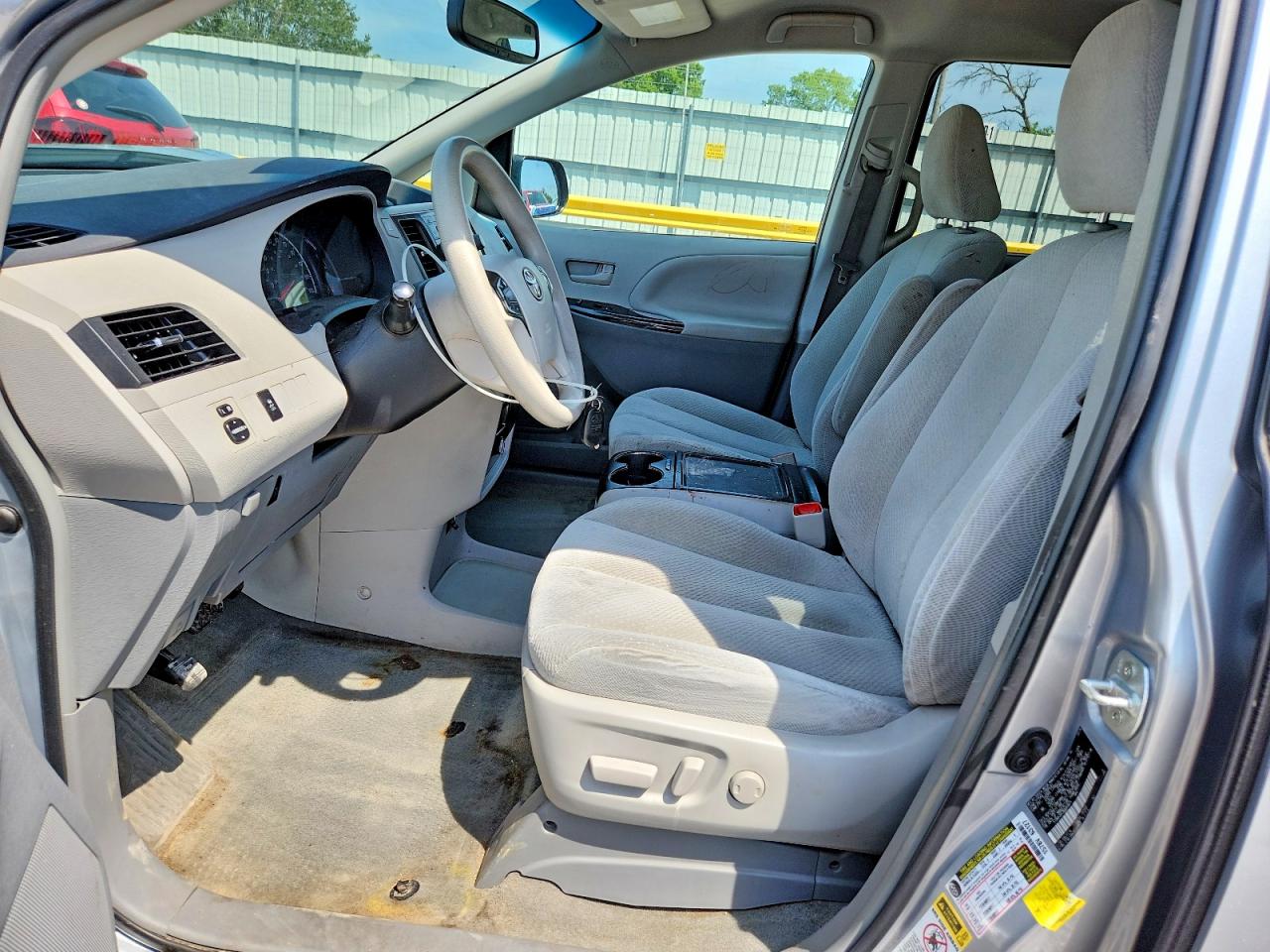 2014 TOYOTA SIENNA LE photo 13