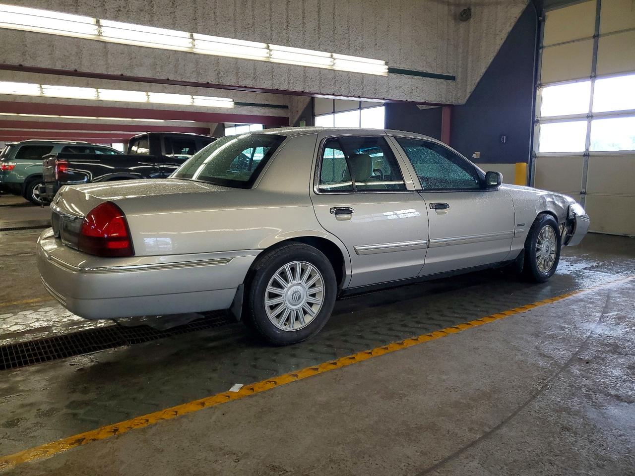 2010 MERCURY GRAND MARQUIS LS photo 3