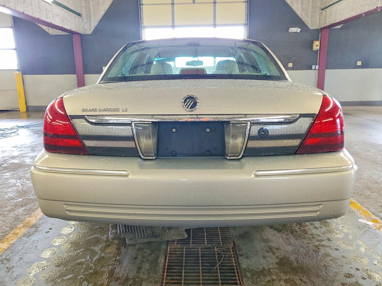 2010 MERCURY GRAND MARQUIS LS photo 6