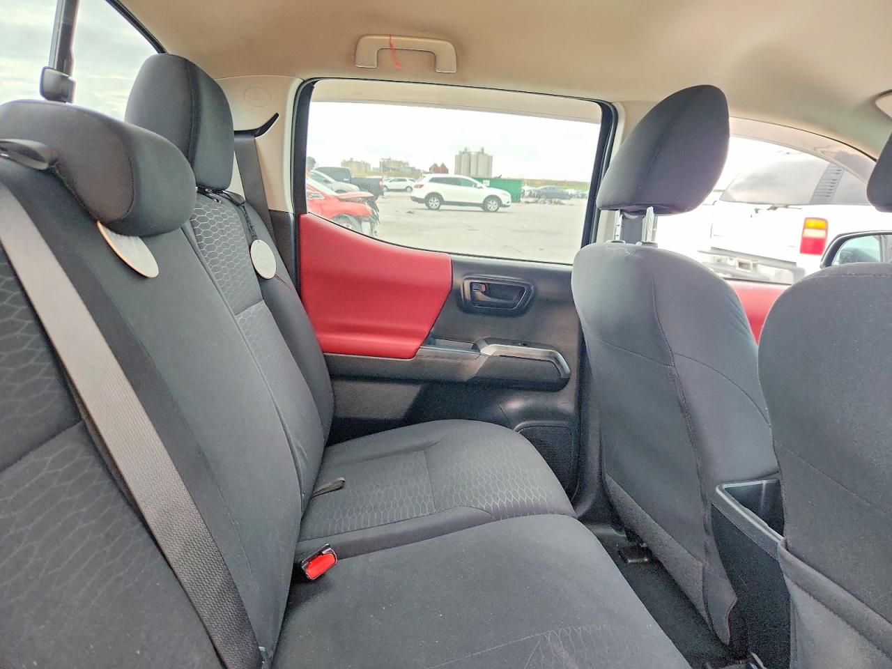 2017 TOYOTA TACOMA SR5 V6 photo 19