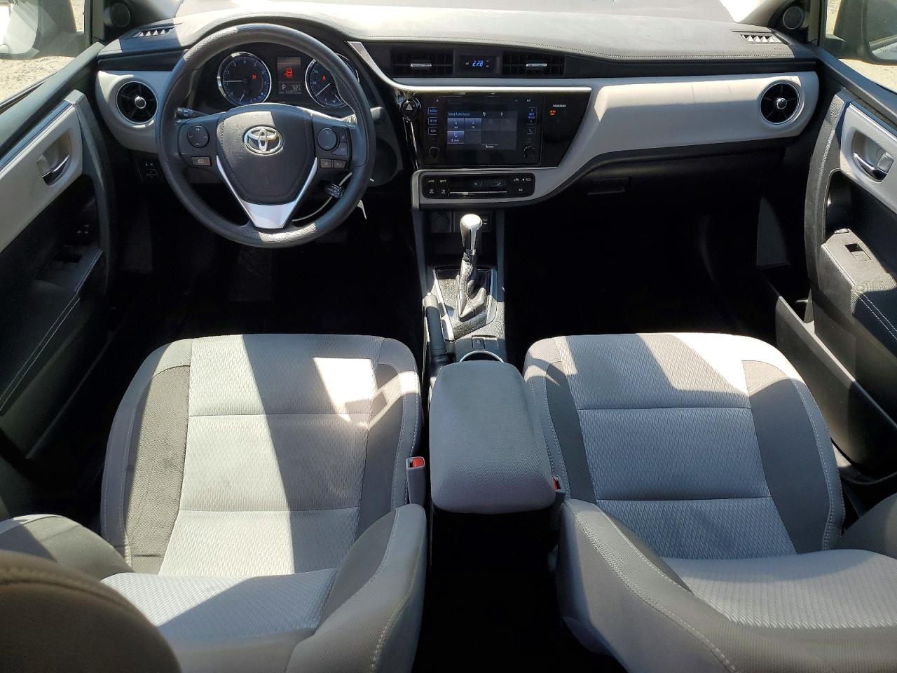 2017 TOYOTA COROLLA LE photo 8
