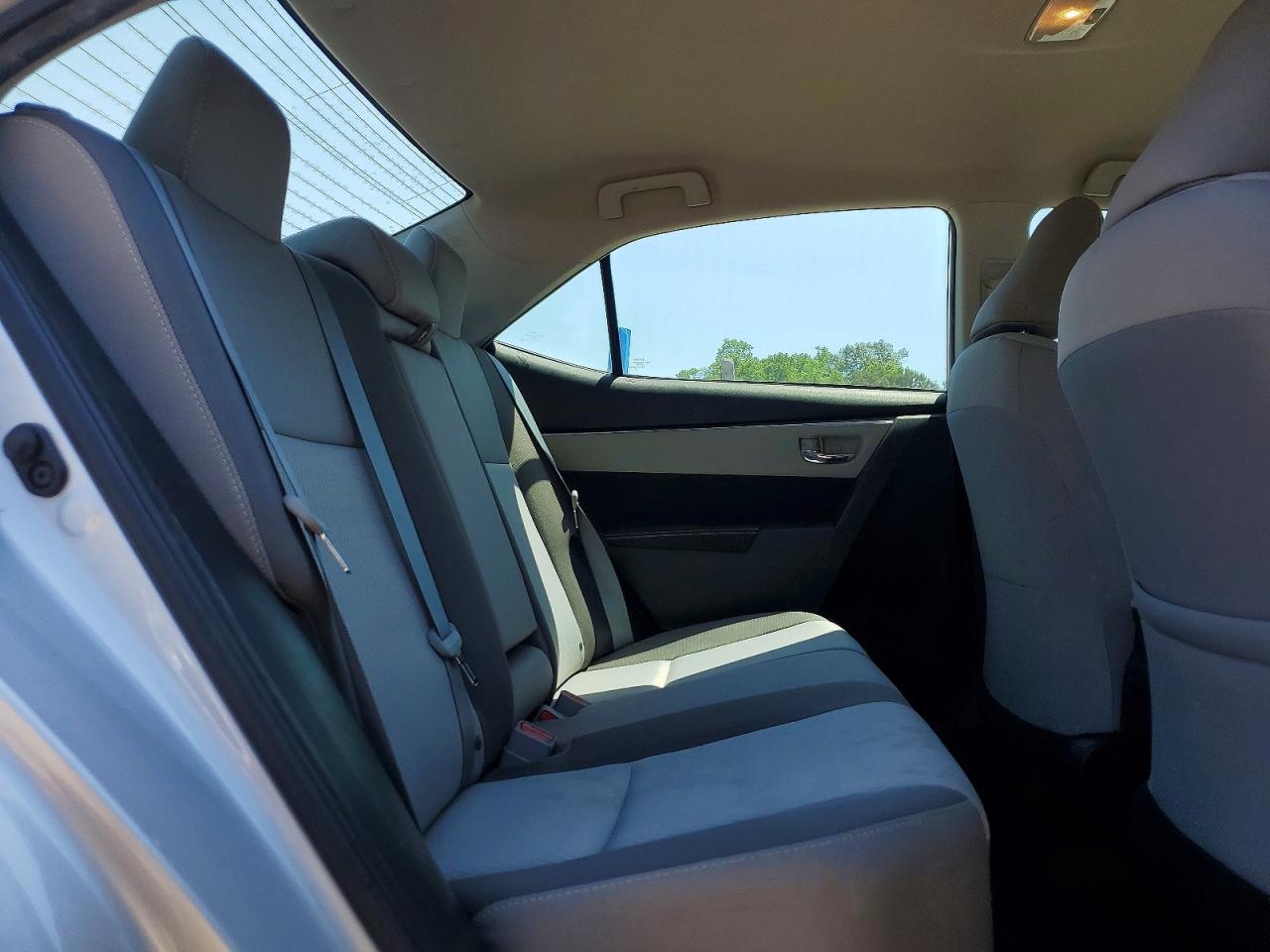 2017 TOYOTA COROLLA LE photo 10