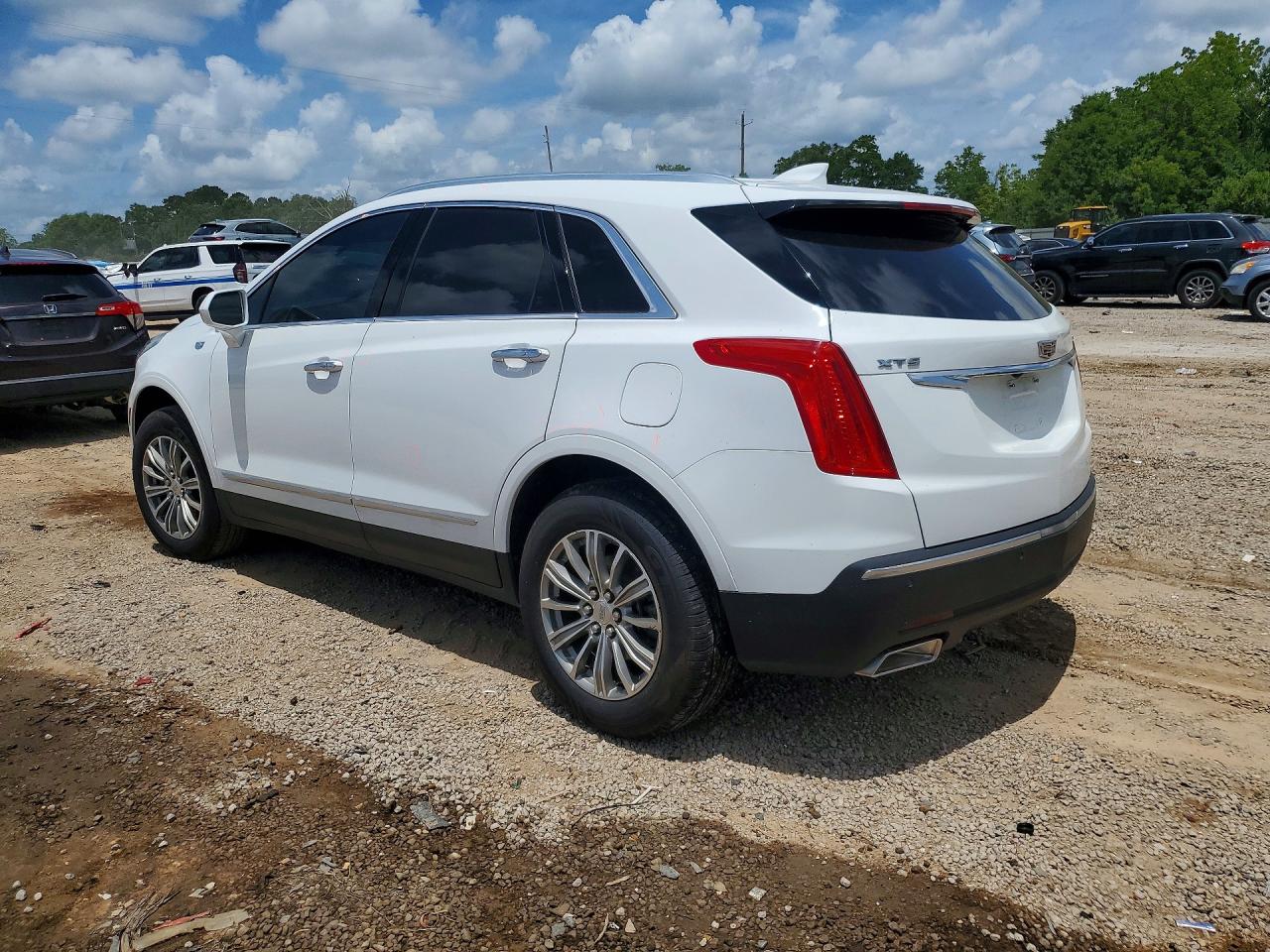 2017 CADILLAC XT5 LUXURY photo 4
