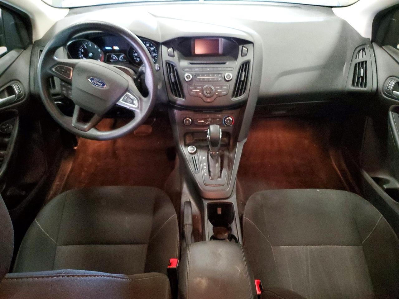2017 FORD FOCUS SE photo 22