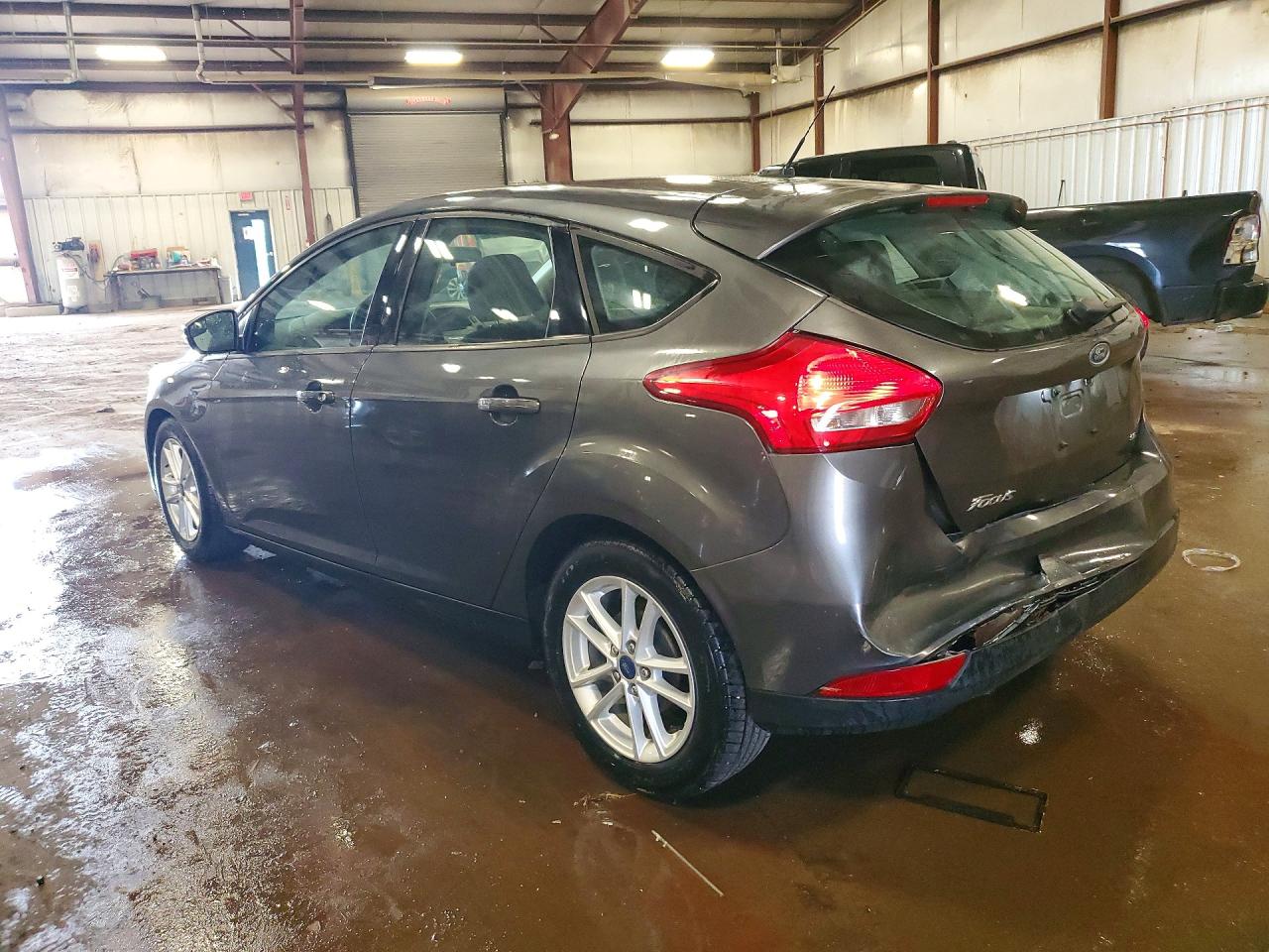 2017 FORD FOCUS SE photo 4