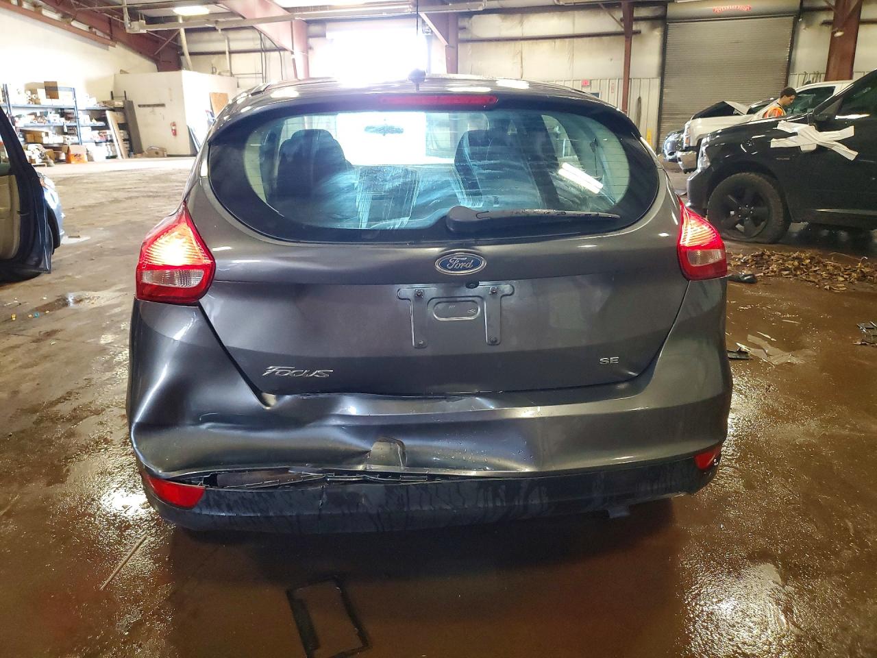 2017 FORD FOCUS SE photo 16