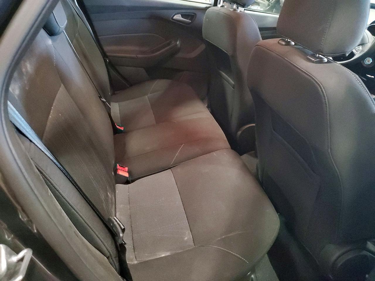 2017 FORD FOCUS SE photo 28