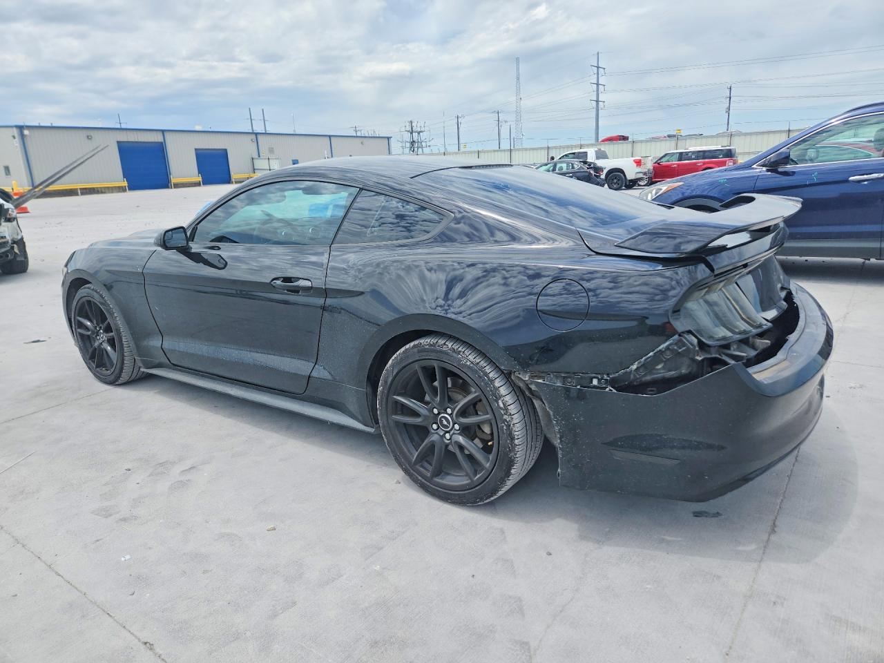 2017 FORD MUSTANG photo 2